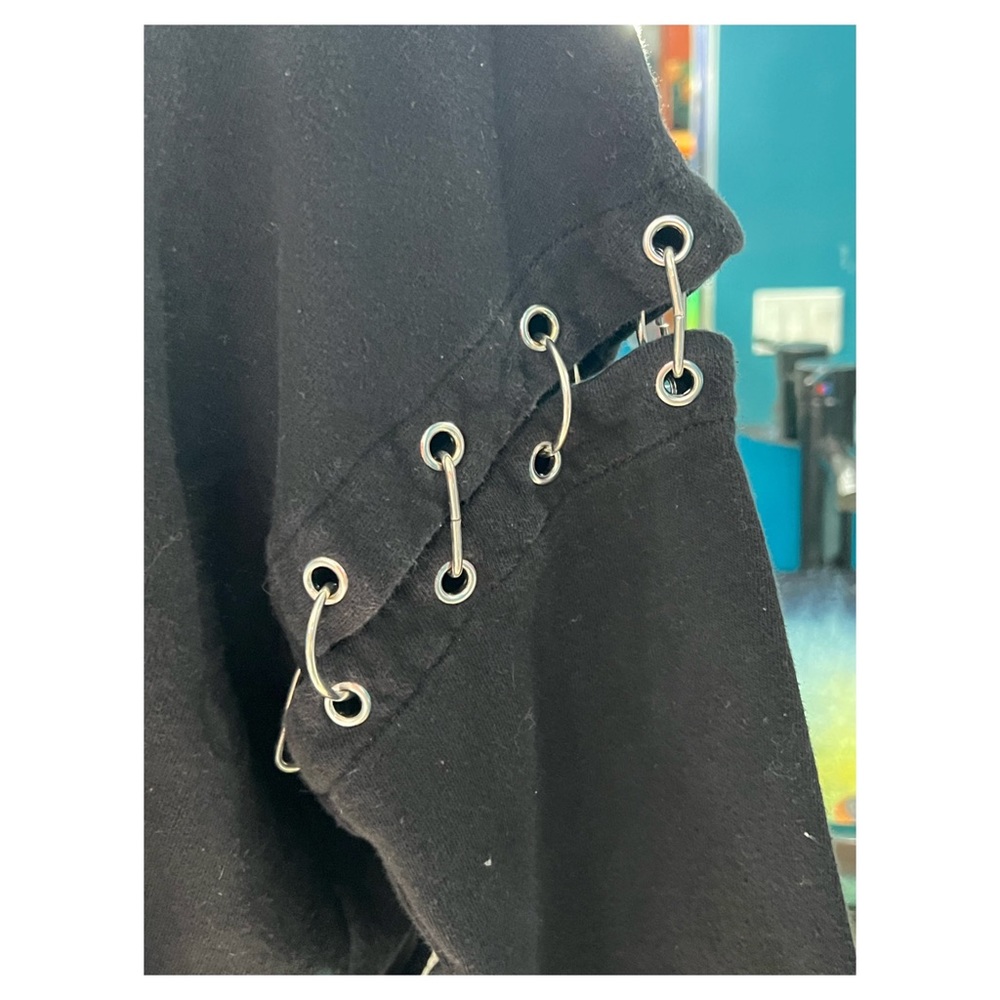 @Nunya_biz_nass H&M Divided Sweatshirt #M194802 - Picture 3 of 3